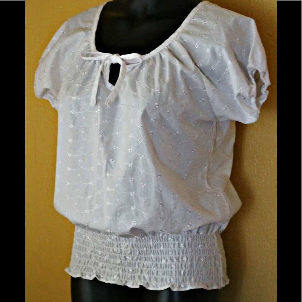 BOBBIE BROOKS  “ TASSEL DETAIL”,  Eyelet Puff Sleeve Smocked Waist Top Sz M